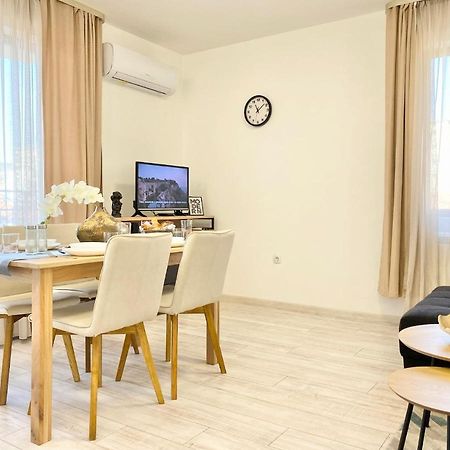 Central Apartment For 4 Guests Next To State Opera Eski Zağra Dış mekan fotoğraf