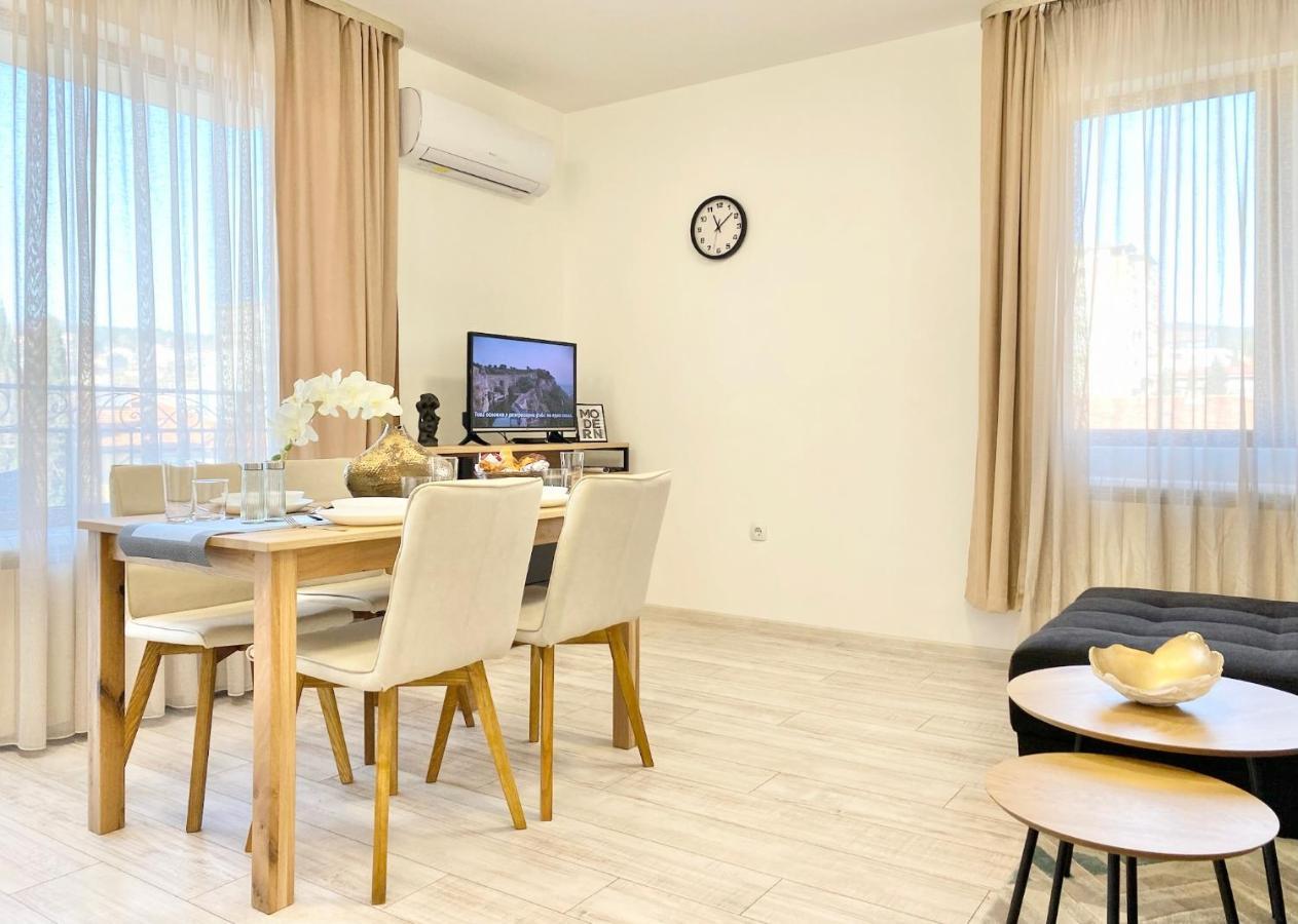 Central Apartment For 4 Guests Next To State Opera Eski Zağra Dış mekan fotoğraf